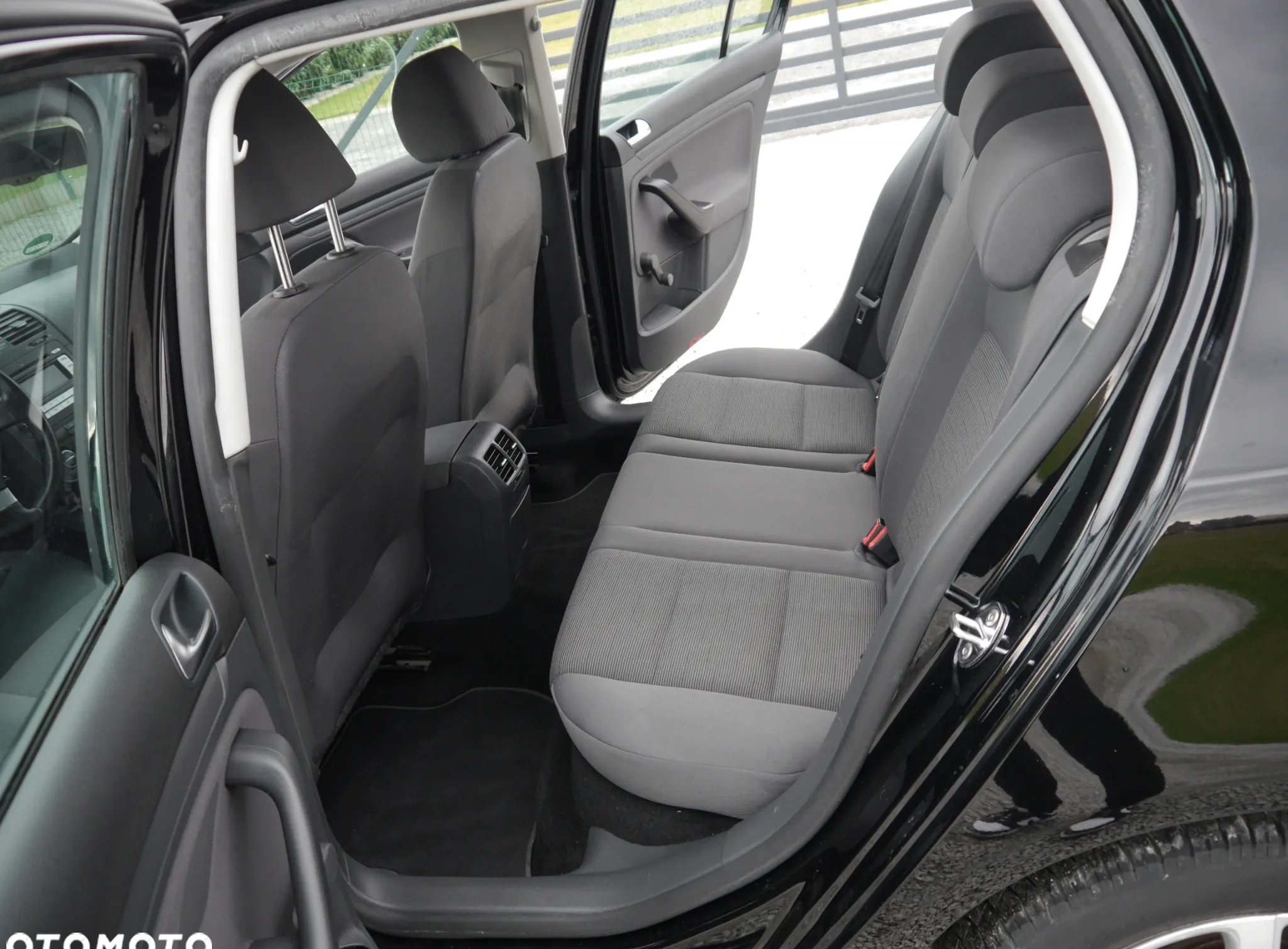 Volkswagen Golf cena 15700 przebieg: 244033, rok produkcji 2008 z Serock małe 277